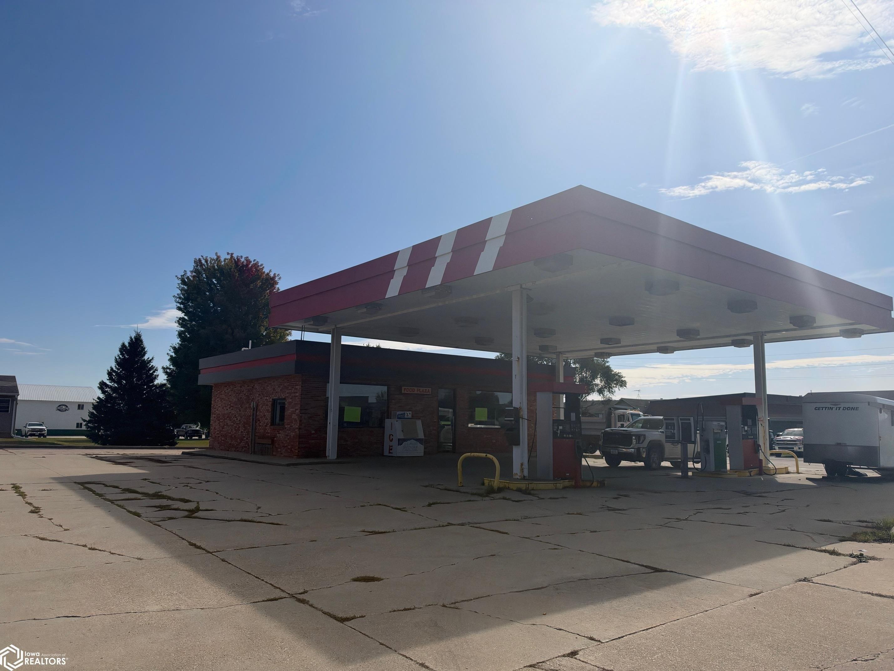 Property Image for 738 S Oak St