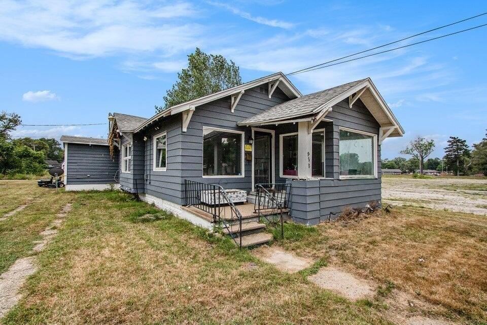 Property Image for 952 Pipestone Street
