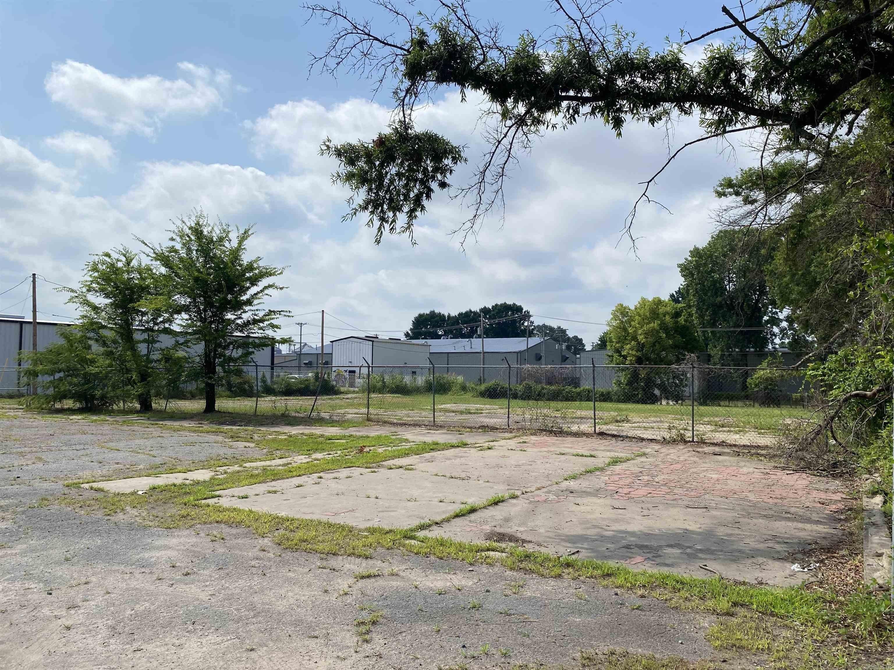 Property Image for 3304 E Broadway Street