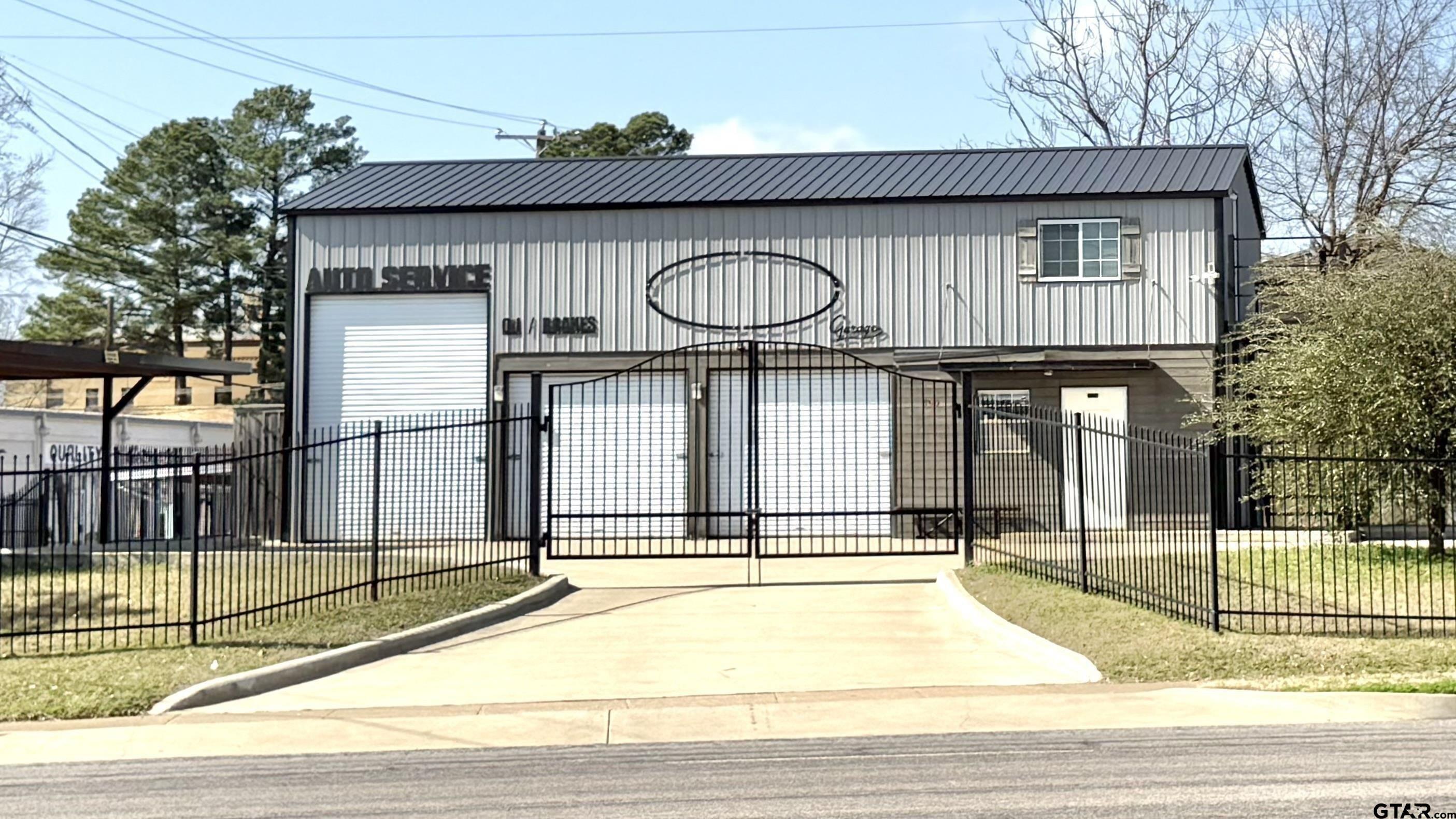 Property Image for 800 N Broadway