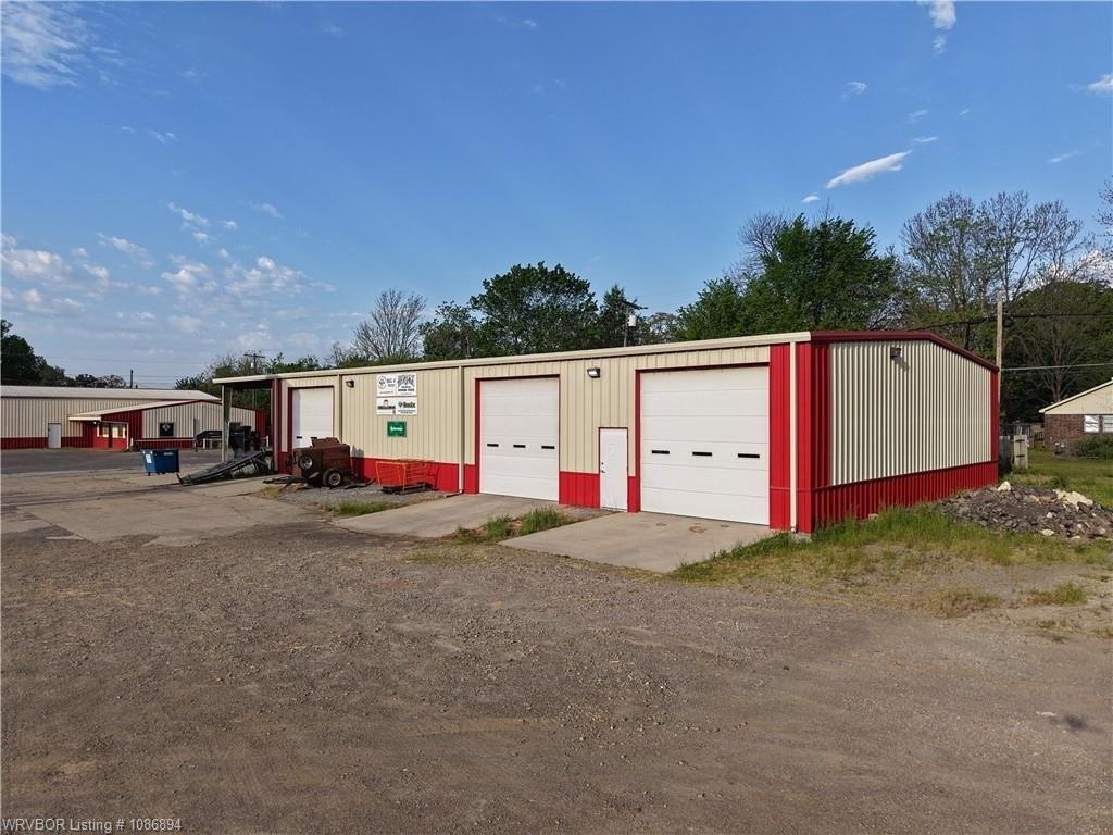 Property Image for 910 W 1st ST