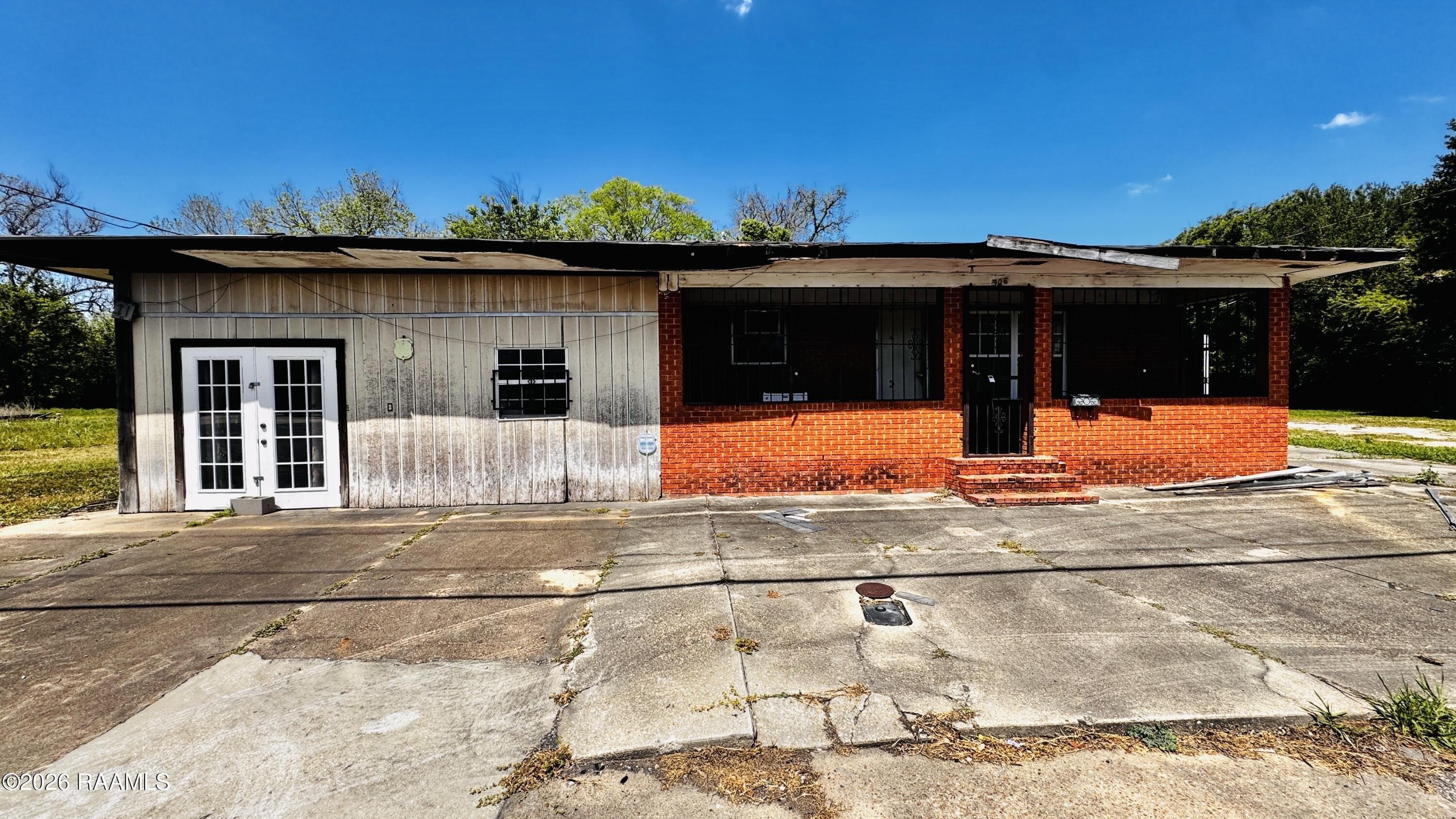 Property Image for 906 W Landry Street