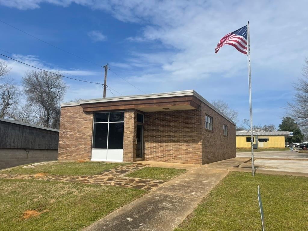 Property Image for 101 NW 1st Street