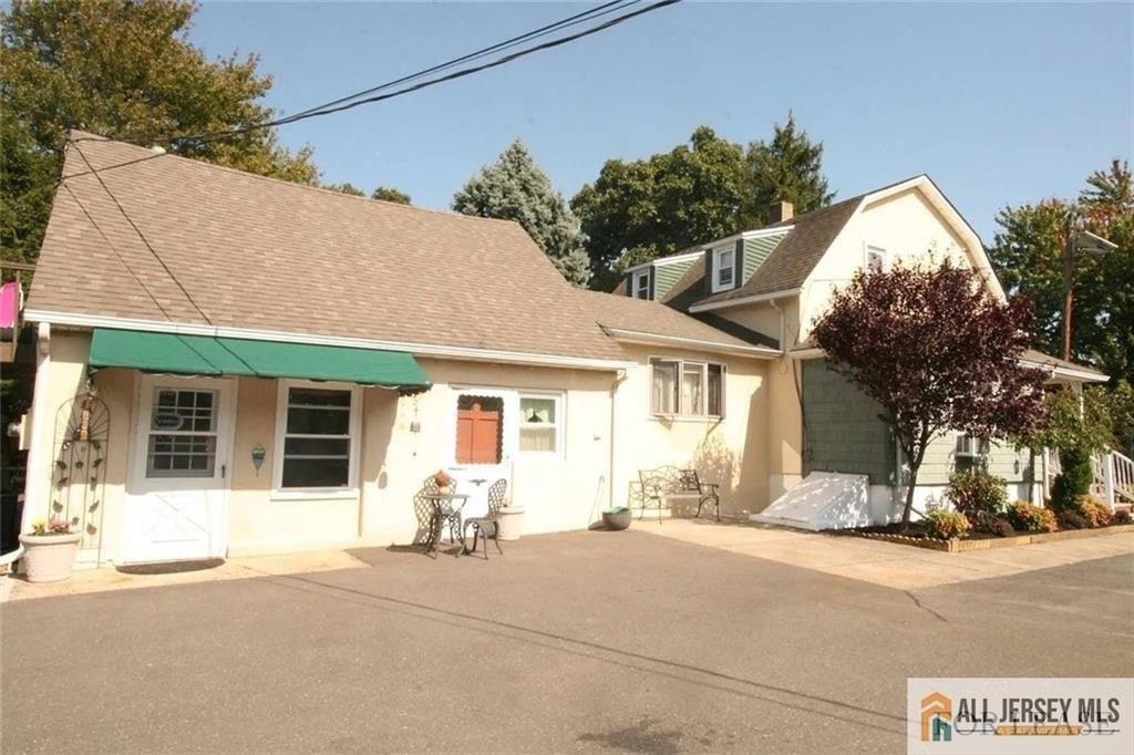 Property Image for 307 Oak Tree Avenue