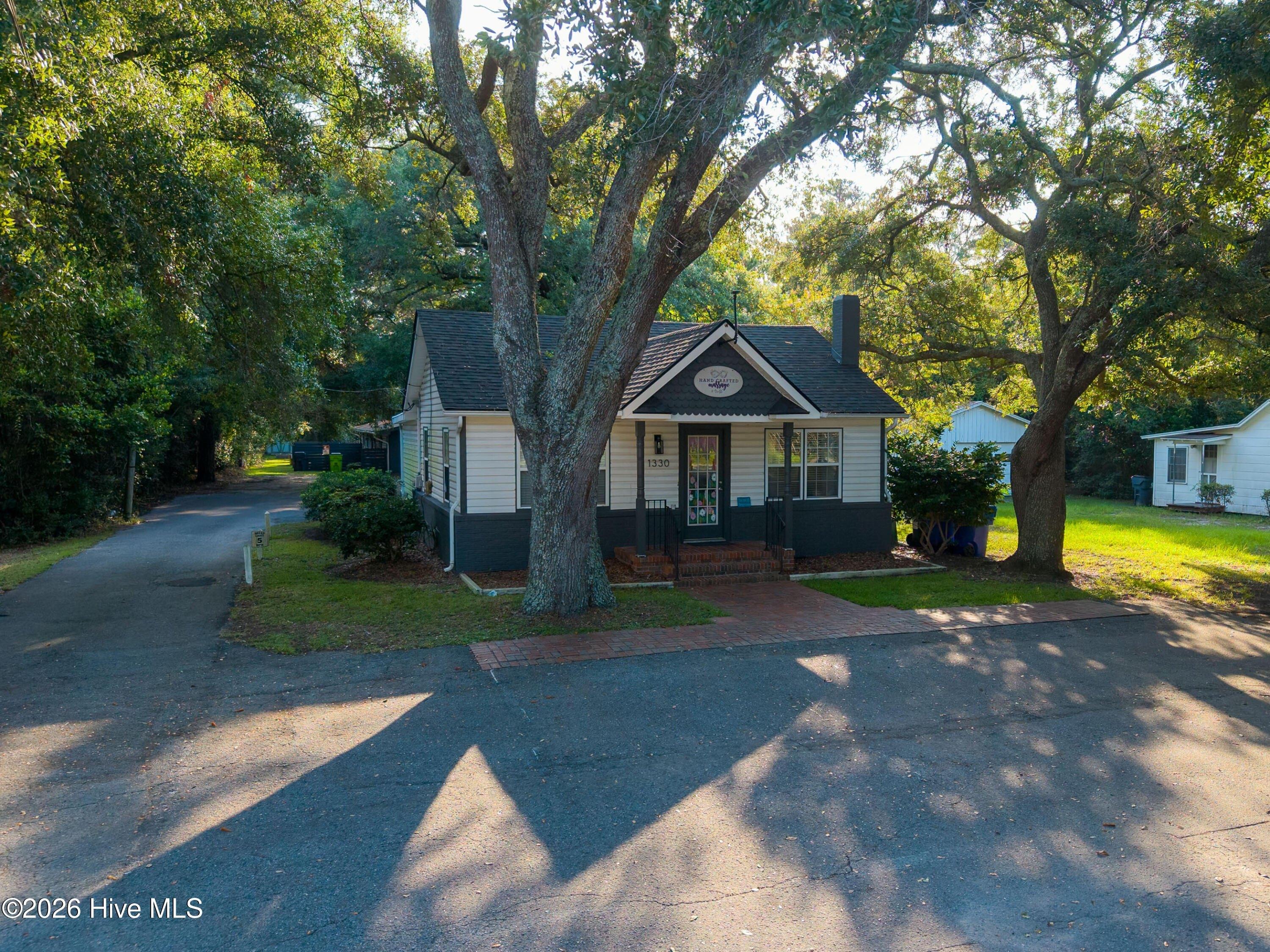Property Image for 1330 N Howe Street