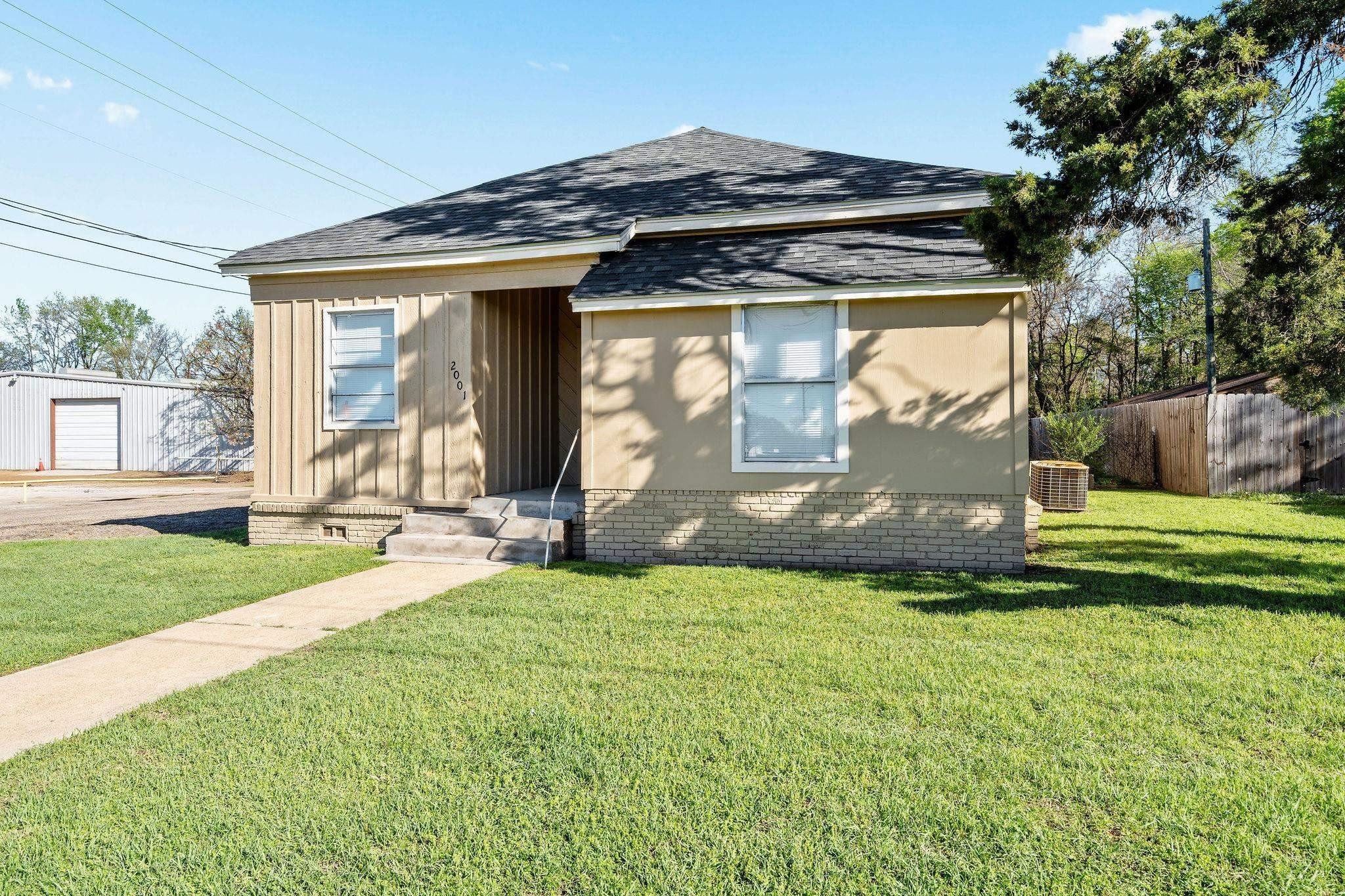 Property Image for 2001 E Grand Ave.