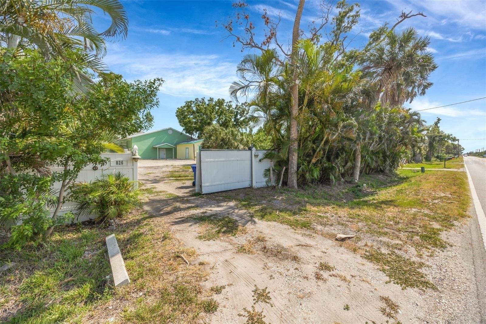 Property Image for 826 W SHELL POINT Street