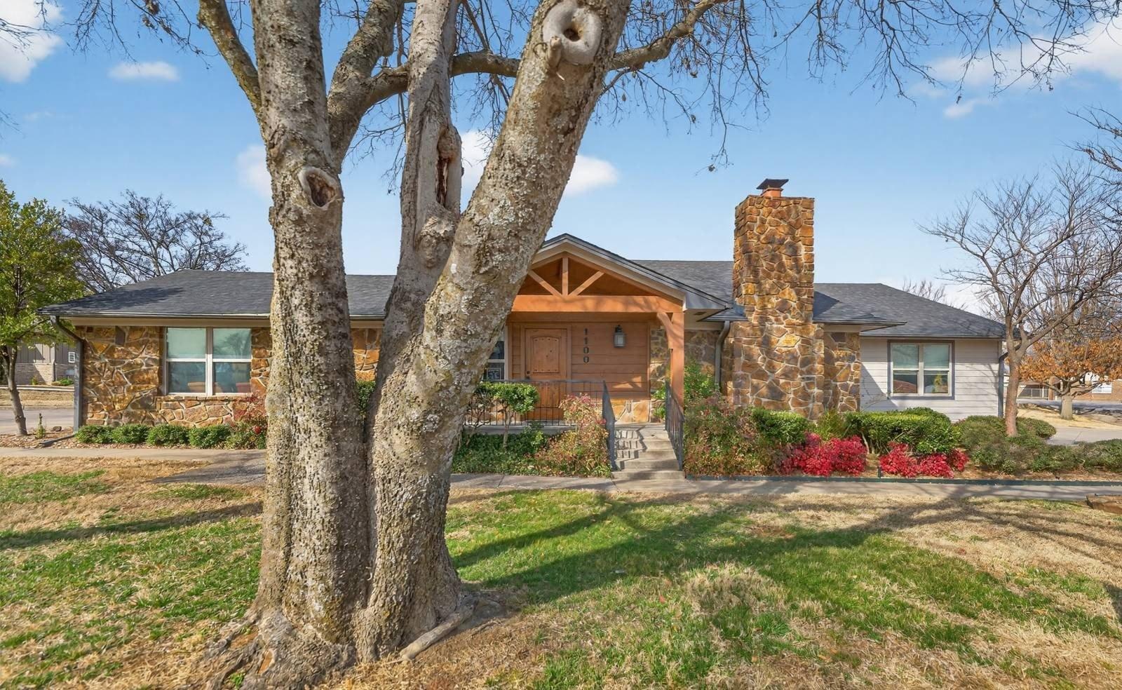 Property Image for 1100 W Blue Starr Dr.